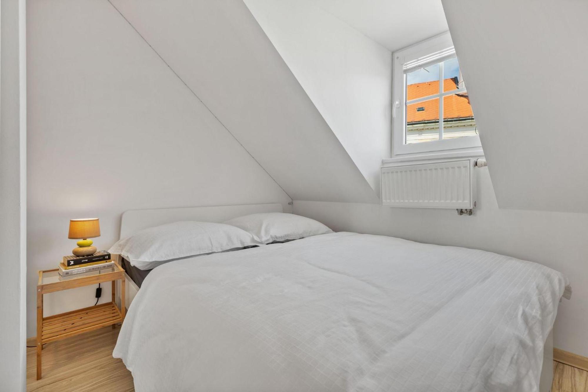 Apple Apartment Bratislava Buitenkant foto