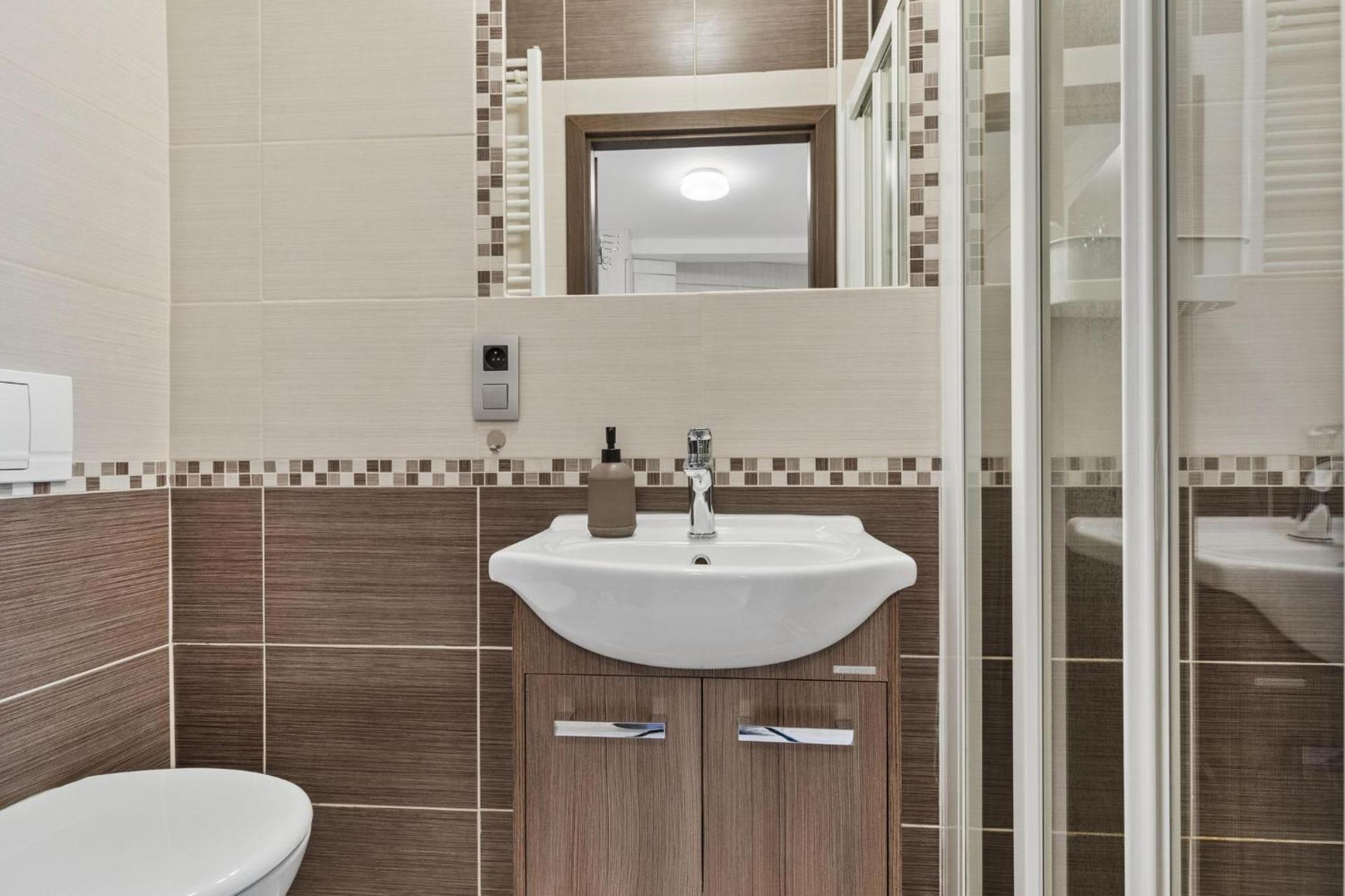 Apple Apartment Bratislava Buitenkant foto